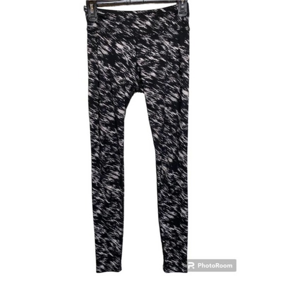 Beyond Yoga Black and White Print Leggings Small - Picture 2 of 5